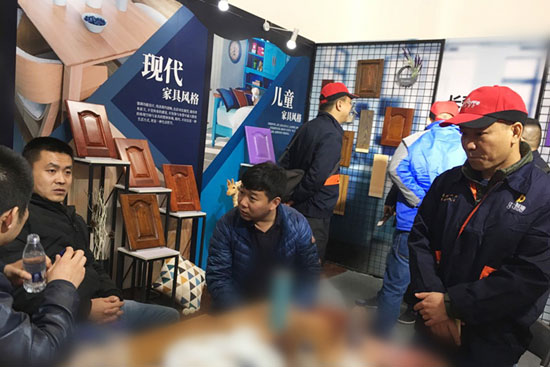 多變風格引領裝修潮流——長頸鹿漆精彩亮相中國國際門業(yè)展覽會 多變風格引領裝修潮流——長頸鹿漆精彩亮相中國國際門業(yè)展覽會