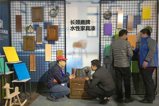 多變風格引領裝修潮流——長頸鹿漆精彩亮相中國國際門業(yè)展覽會 多變風格引領裝修潮流——長頸鹿漆精彩亮相中國國際門業(yè)展覽會