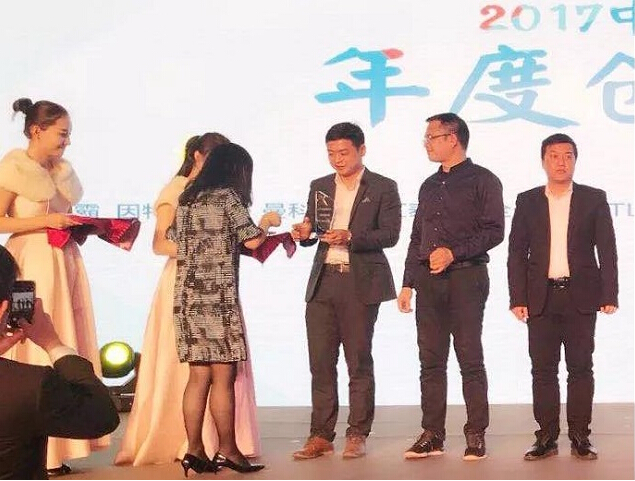 晾衣架品牌榮譽|晾霸獲“2017中國家居行業年度創新品牌”獎 晾衣架品牌榮譽|晾霸獲“2017中國家居行業年度創新品牌”獎