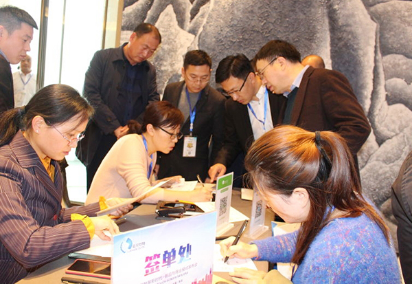 藍貝思特攜光能黑板亮相中國教育裝備展，引廣泛關注
