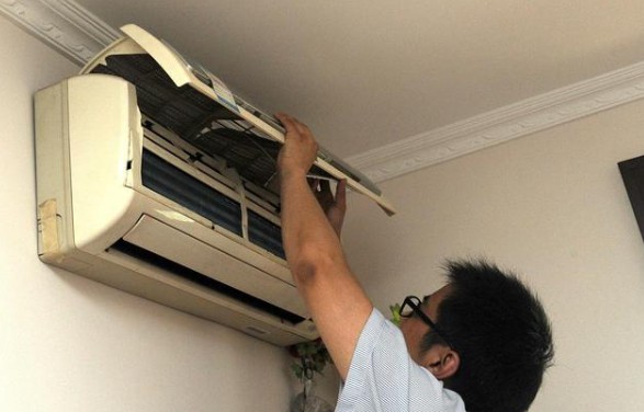 空調掛機排水管與空調眼一樣高，可以嗎？